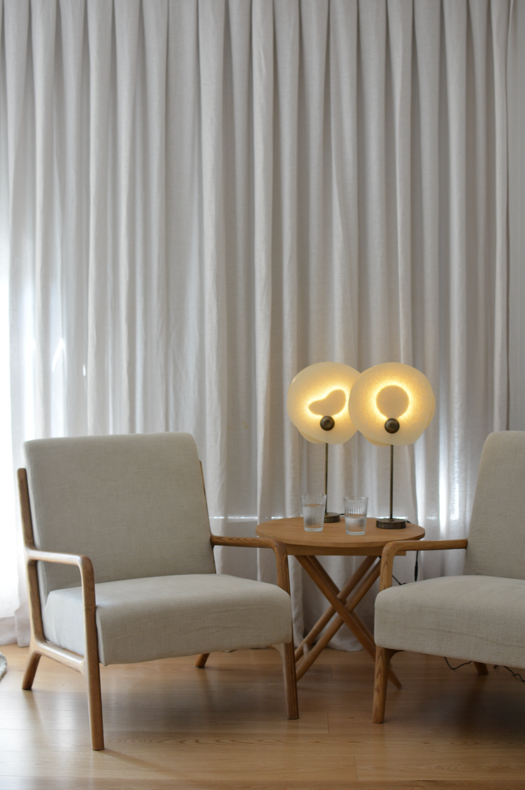 Luminaria Noctiluca Lucere encendida, lámpara de mesa de diseño artesanal chileno